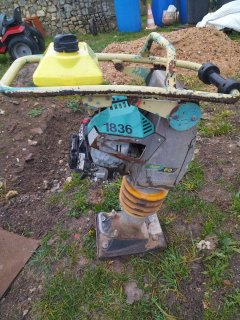 Location : plaque vibrante